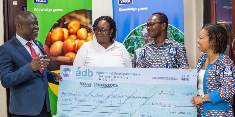 Yara Ghana Limited donates GHS 20,000.00 to Ministry of Food and Agriculture in Support of 39th National Farmers’ Day Celebrations.